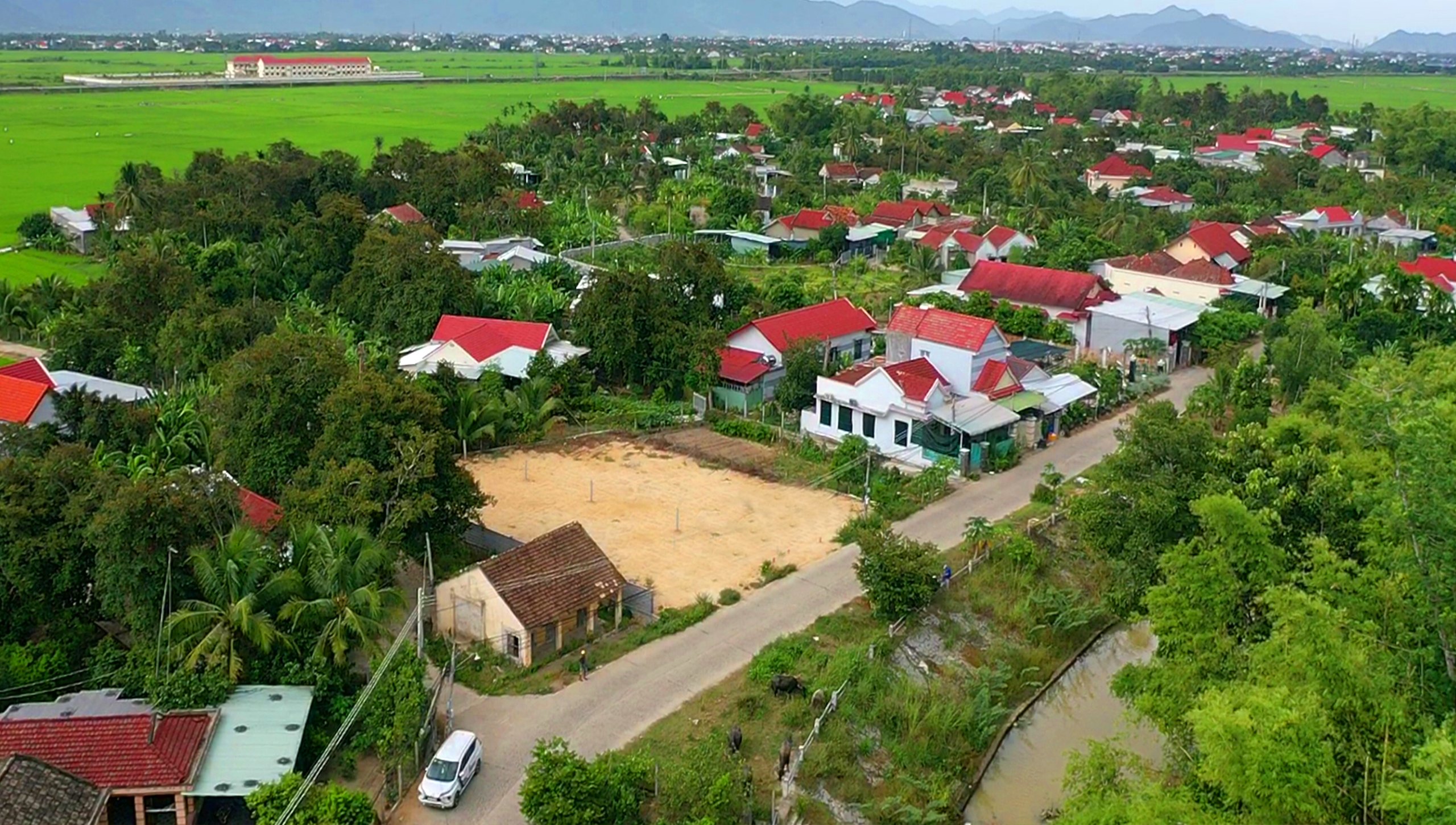 Nhà ở ven sông, cận sông được ưa chuộng bởi tiềm năng tăng giá vô cùng lớn trong tương lai. Ảnh: Đất nền view sông Suối Dầu - Nha Trang