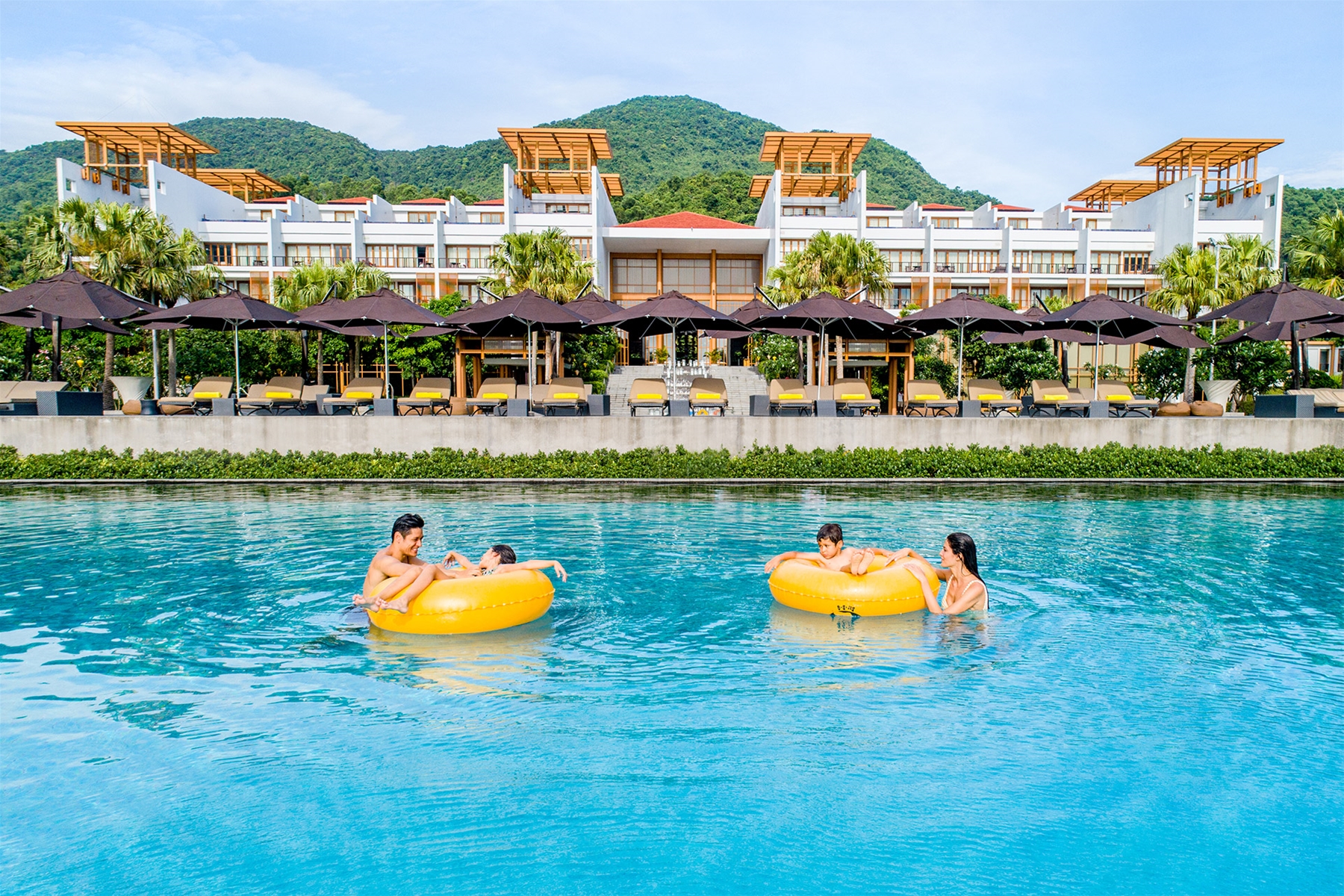 bể bơi chuẩn resort